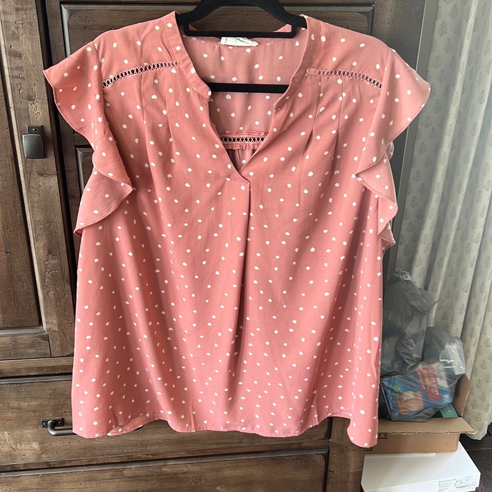 Flowers & Feathers dusty pink with white dots top